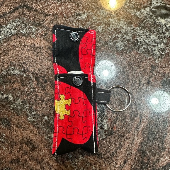 Handmade lip balm holder keychain- Puzzle pieces - Picture 2 of 5